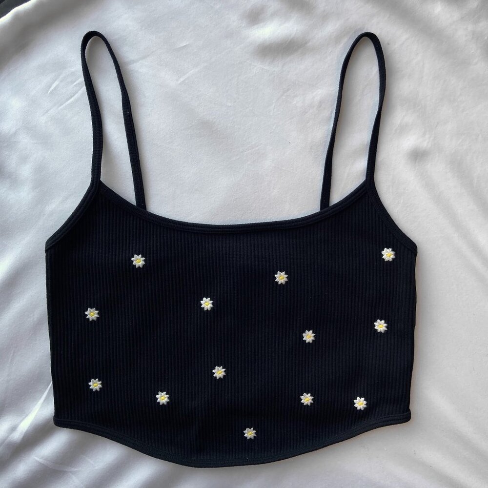 medium black yellow white Daisy Embroidered Ribbed Cropped tank Top